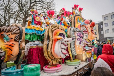 15-02-2026 Aalst yıllık karnaval geçidi sokaklarda