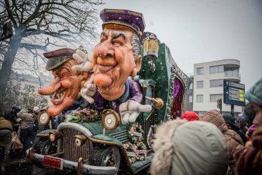 15-02-2026 Aalst yıllık karnaval geçidi sokaklarda