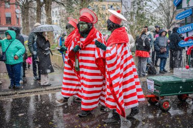 15-02-2026 Aalst yıllık karnaval geçidi sokaklarda