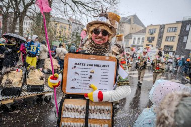 15-02-2026 Aalst yıllık karnaval geçidi sokaklarda