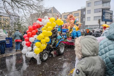 15-02-2026 Aalst yıllık karnaval geçidi sokaklarda