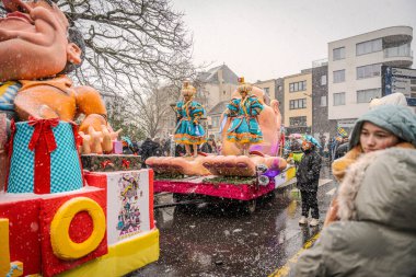 15-02-2026 Aalst yıllık karnaval geçidi sokaklarda