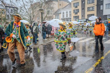 15-02-2026 Aalst yıllık karnaval geçidi sokaklarda