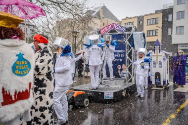 15-02-2026 Aalst yıllık karnaval geçidi sokaklarda
