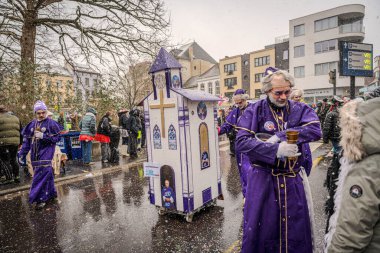 15-02-2026 Aalst yıllık karnaval geçidi sokaklarda