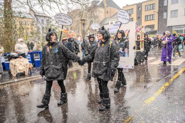 15-02-2026 Aalst yıllık karnaval geçidi sokaklarda