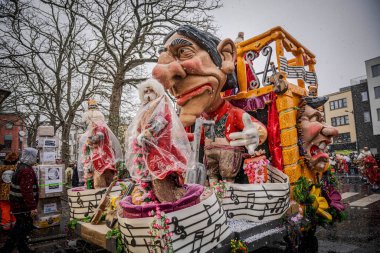 15-02-2026 Aalst yıllık karnaval geçidi sokaklarda