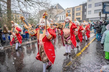 15-02-2026 Aalst yıllık karnaval geçidi sokaklarda