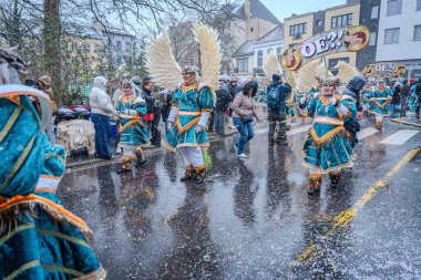 15-02-2026 Aalst yıllık karnaval geçidi sokaklarda
