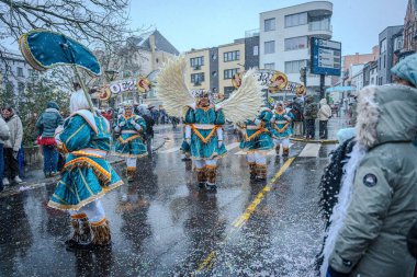 15-02-2026 Aalst yıllık karnaval geçidi sokaklarda