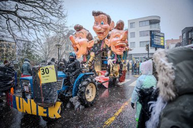 15-02-2026 Aalst yıllık karnaval geçidi sokaklarda