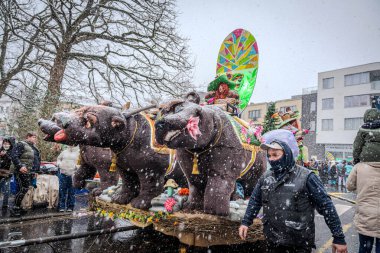 15-02-2026 Aalst yıllık karnaval geçidi sokaklarda