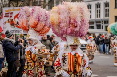 15-02-2026 Aalst yıllık karnaval geçidi sokaklarda