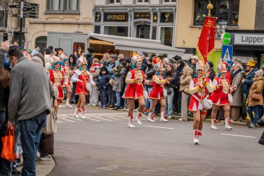 15-02-2026 Aalst yıllık karnaval geçidi sokaklarda