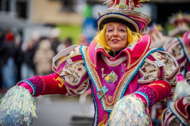 15-02-2026 Aalst yıllık karnaval geçidi sokaklarda