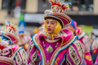 15-02-2026 Aalst yıllık karnaval geçidi sokaklarda