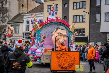15-02-2026 Aalst yıllık karnaval geçidi sokaklarda