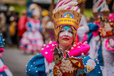 15-02-2026 Aalst yıllık karnaval geçidi sokaklarda