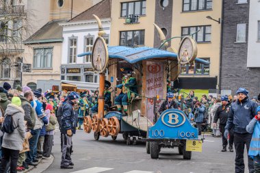 15-02-2026 Aalst yıllık karnaval geçidi sokaklarda