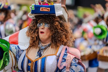 15-02-2026 Aalst yıllık karnaval geçidi sokaklarda