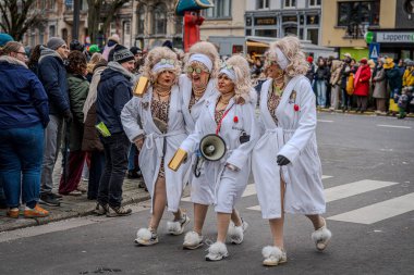 15-02-2026 Aalst yıllık karnaval geçidi sokaklarda
