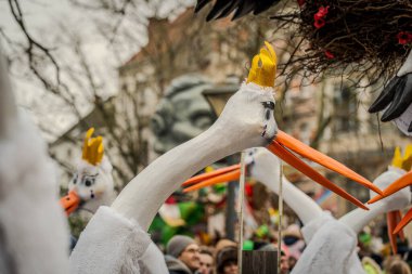 15-02-2026 Aalst yıllık karnaval geçidi sokaklarda
