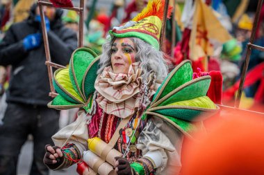 15-02-2026 Aalst yıllık karnaval geçidi sokaklarda