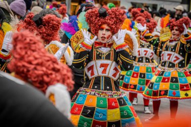 15-02-2026 Aalst yıllık karnaval geçidi sokaklarda