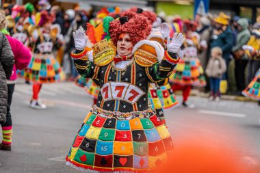 15-02-2026 Aalst yıllık karnaval geçidi sokaklarda