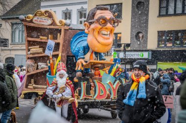 15-02-2026 Aalst yıllık karnaval geçidi sokaklarda