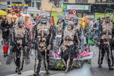 15-02-2026 Aalst yıllık karnaval geçidi sokaklarda
