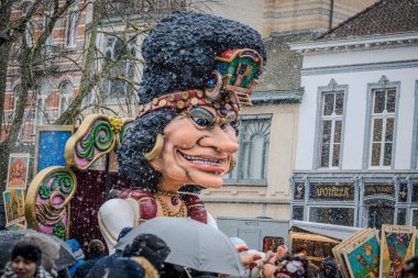 15-02-2026 Aalst yıllık karnaval geçidi sokaklarda
