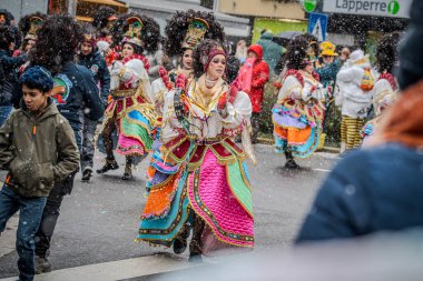 15-02-2026 Aalst yıllık karnaval geçidi sokaklarda