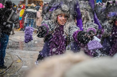15-02-2026 Aalst yıllık karnaval geçidi sokaklarda