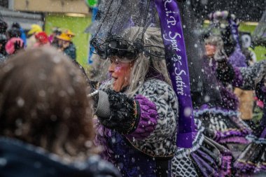 15-02-2026 Aalst yıllık karnaval geçidi sokaklarda