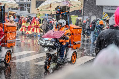 15-02-2026 Aalst yıllık karnaval geçidi sokaklarda