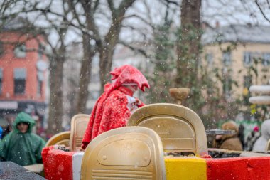 15-02-2026 Aalst yıllık karnaval geçidi sokaklarda