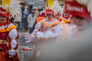 15-02-2026 Aalst yıllık karnaval geçidi sokaklarda