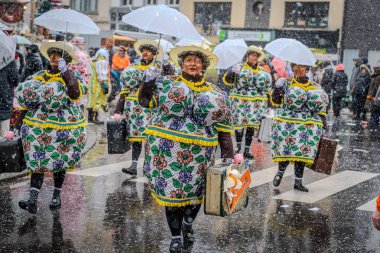 15-02-2026 Aalst yıllık karnaval geçidi sokaklarda