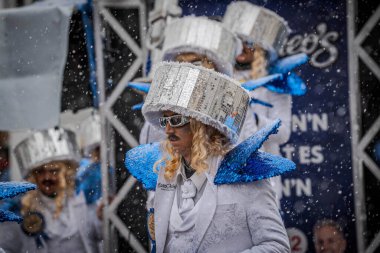 15-02-2026 Aalst yıllık karnaval geçidi sokaklarda