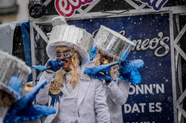 15-02-2026 Aalst yıllık karnaval geçidi sokaklarda