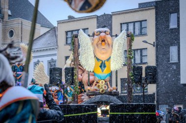 15-02-2026 Aalst yıllık karnaval geçidi sokaklarda