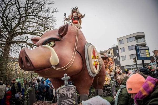 15-02-2026 Aalst yıllık karnaval geçidi sokaklarda