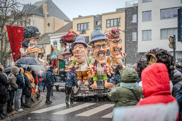 15-02-2026 Aalst yıllık karnaval geçidi sokaklarda