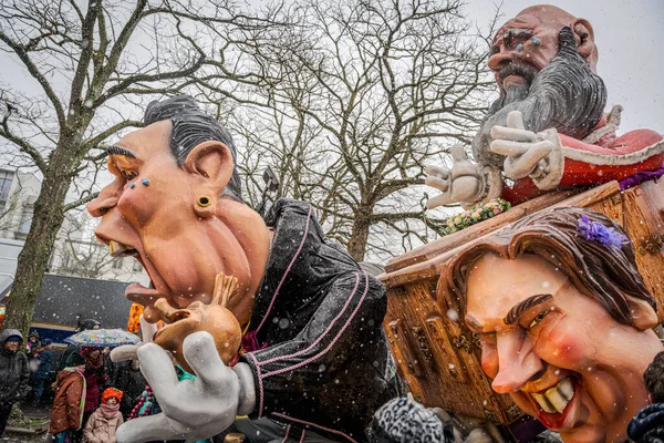 15-02-2026 Aalst yıllık karnaval geçidi sokaklarda