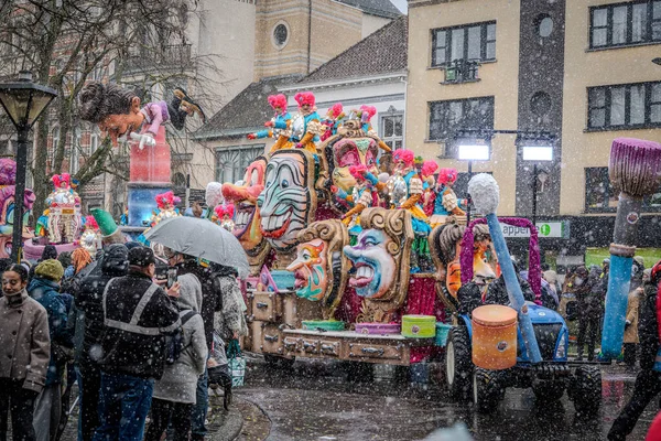 15-02-2026 Aalst yıllık karnaval geçidi sokaklarda
