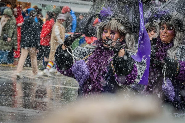 15-02-2026 Aalst yıllık karnaval geçidi sokaklarda