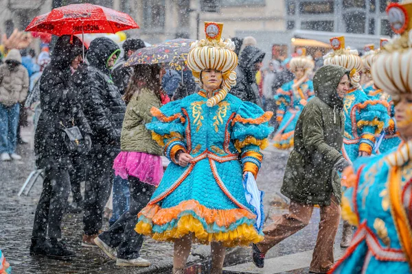 15-02-2026 Aalst yıllık karnaval geçidi sokaklarda