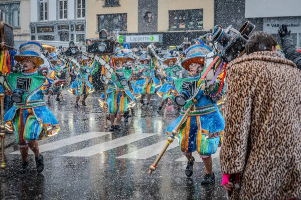 15-02-2026 Aalst yıllık karnaval geçidi sokaklarda