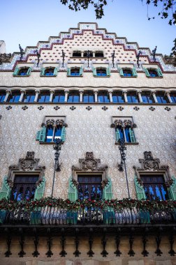 Barselona, İspanya. 26 Kasım 2025. Barcelona Casa Amatller Modern Mimar ve Kültür Mirası Cephesi. Mülkiyet ve model sürümleri elde edilemedi. Sadece editör ve belgesel kullanımı.